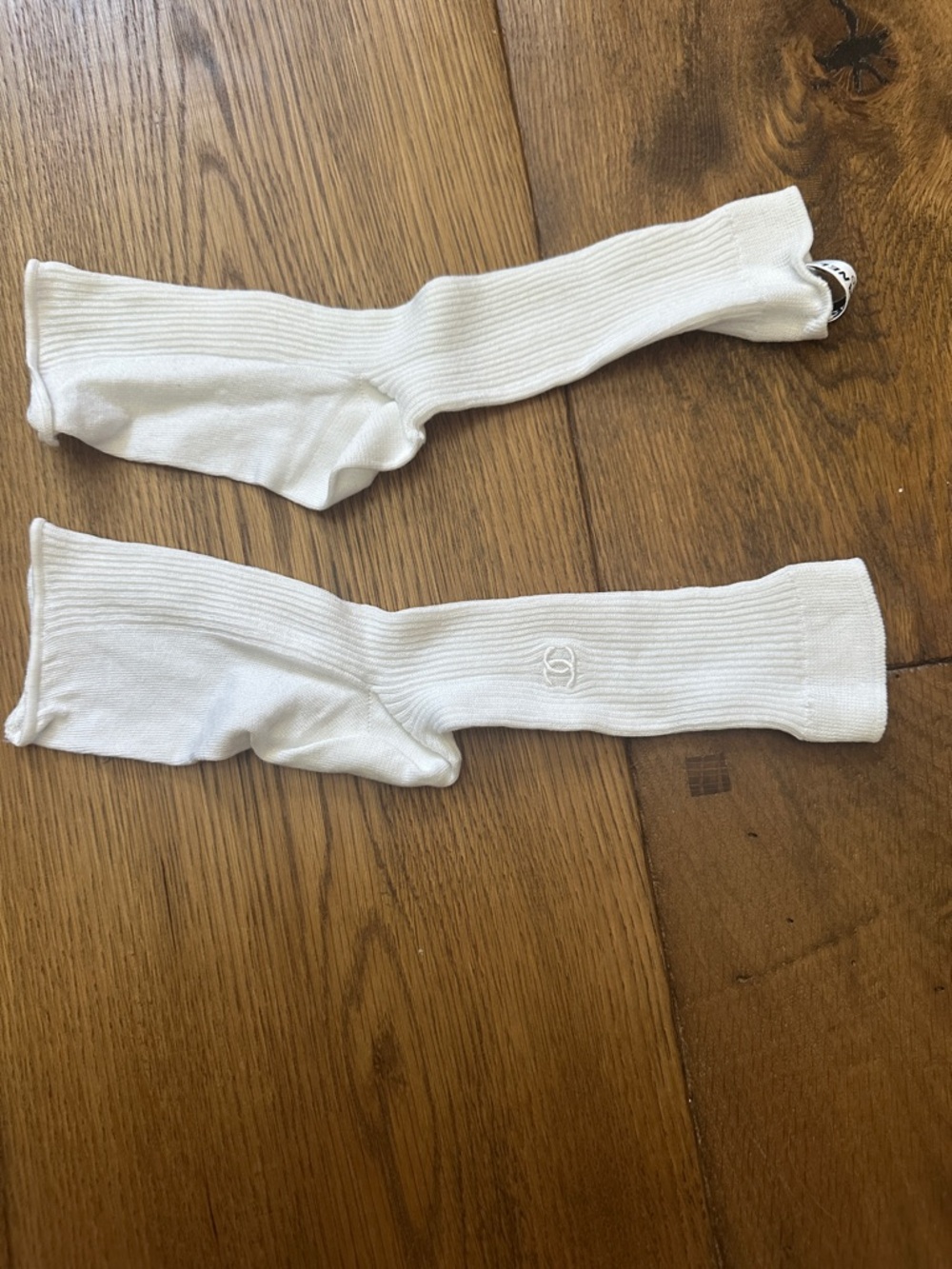 CHANEL Cream Ribbed Mid-Calf Socks with CC Embroidery - Picture 5 of 5